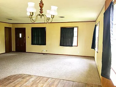 2601 N Interstate Highway 35 — Photo 9