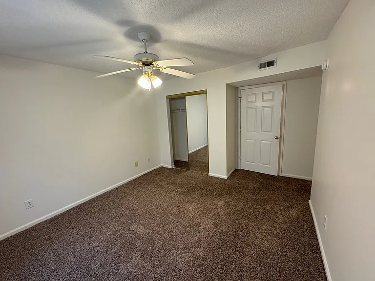 527 Third Loop Rd #D — Photo 12
