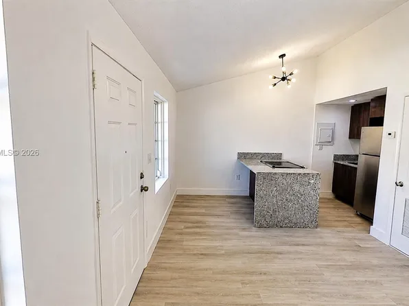 840 SW 7th St, Miami, FL