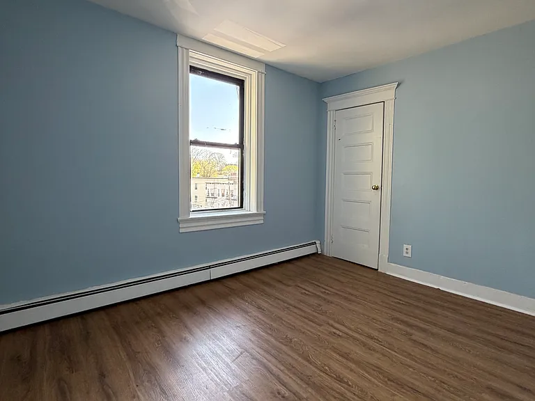 176 Oak St #4R — Photo 1