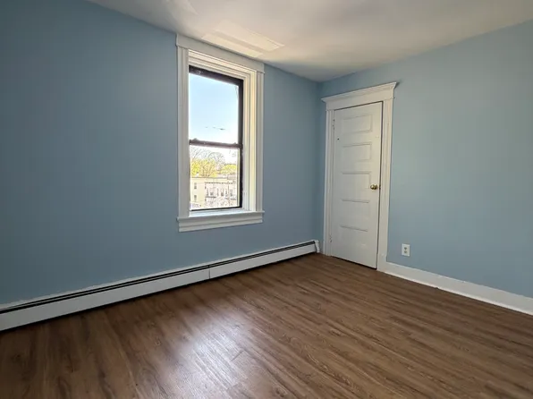 176 Oak St, Yonkers, NY