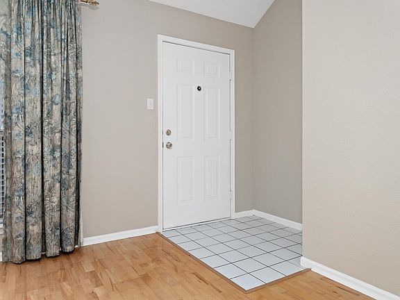 2nd image of 1216 Glen Meadow Ln
