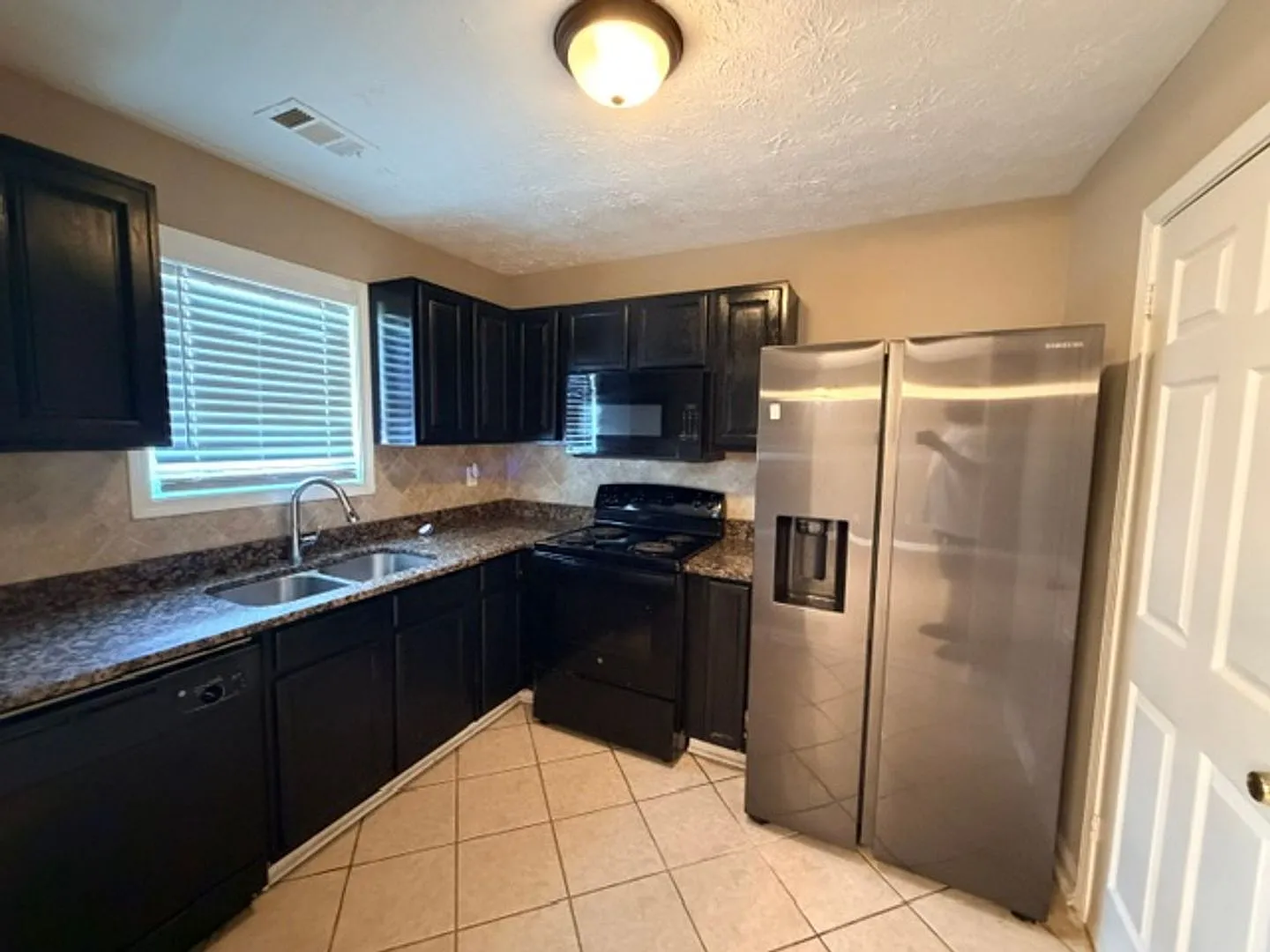 994 Hickory Bend Rd — Photo 4