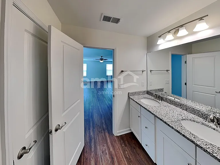 5034 Twin River Dr — Photo 13