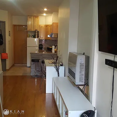 Rented by Kian Realty | media 19