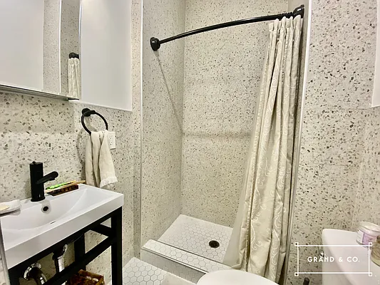 Rented by Grand & Co. | media 9