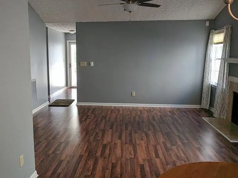 6 Barnsdale Ct — Photo 5
