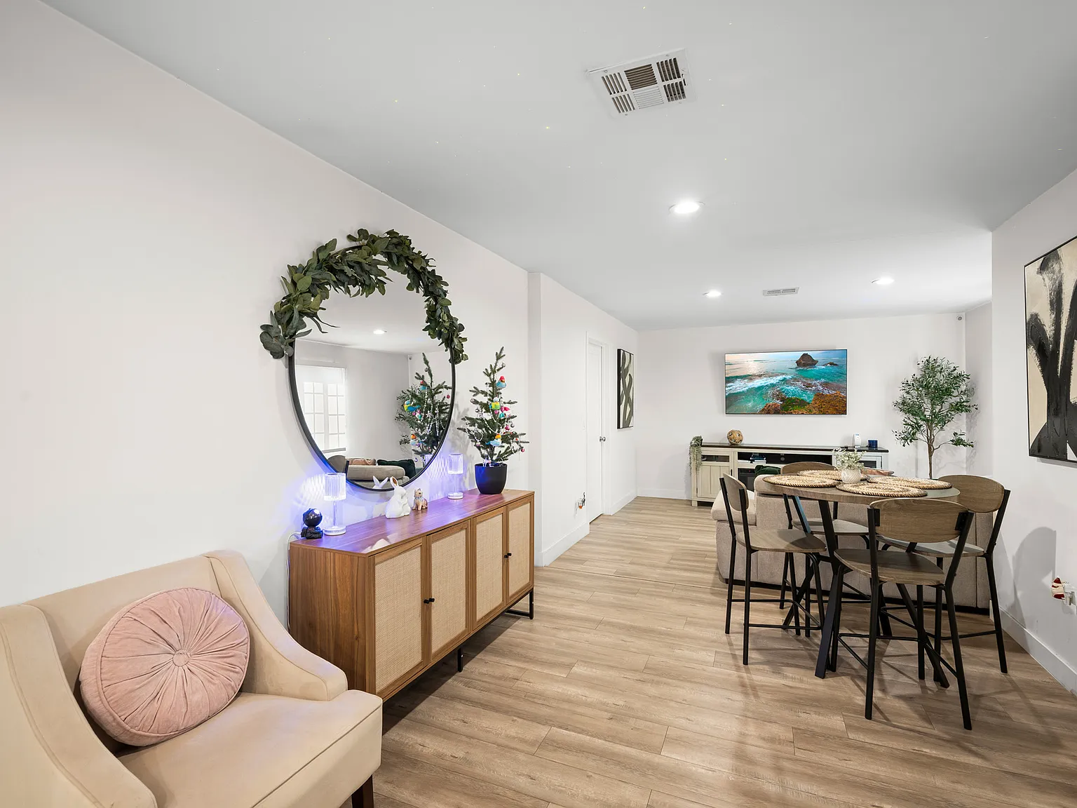 3 bed, 1000 sqft, $3,000 — Photo 3