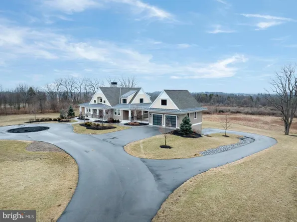 373 W Crestview Ave, Boalsburg, PA 16827