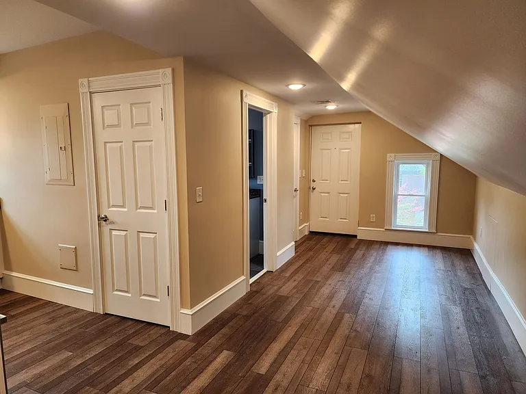 1113 E. King St. — Photo 5