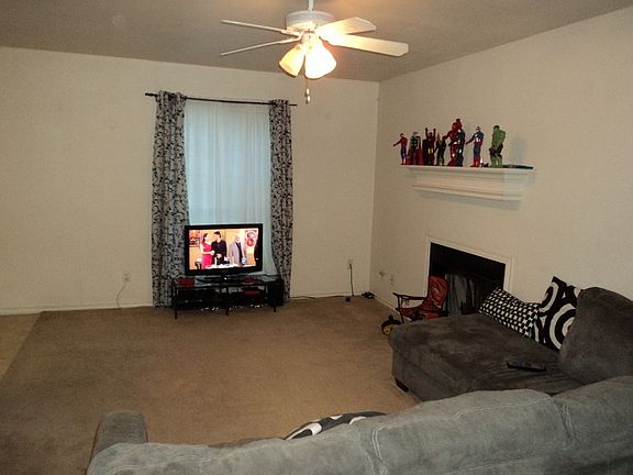 2nd image of 2215C Creekside Ln