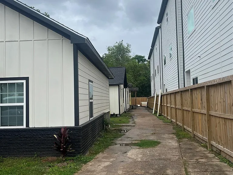3209 Ennis St — Photo 4