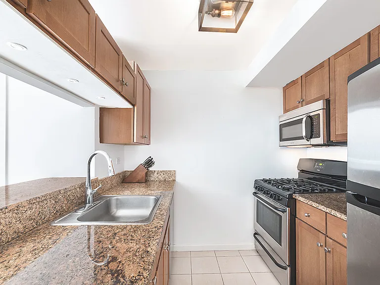 520 W 23rd St #9D — Photo 4