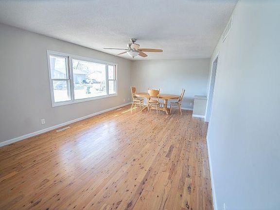 5th image of 214 S Kennedy St