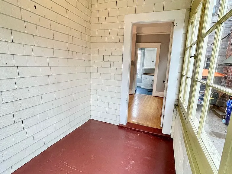 Lovely 1+ Bedroom Apt in Old-Portland Building off of Hawthorne — Photo 8