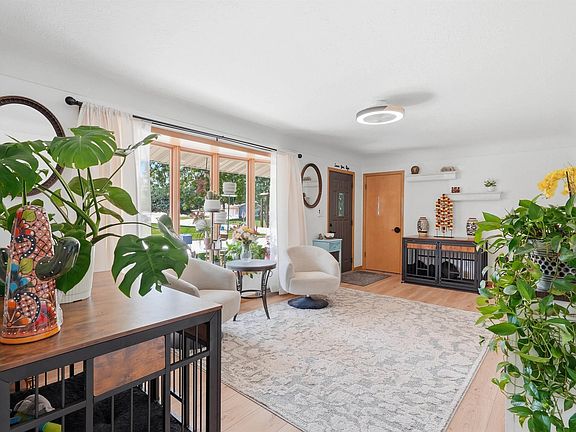 3rd image of 126 Highland Dr