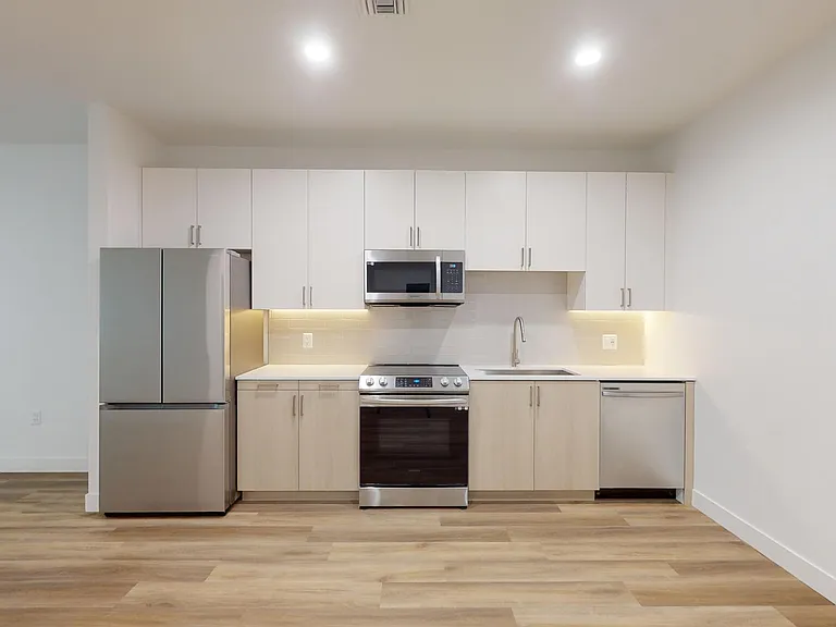 Eight 80 Newport Beach — Photo 162