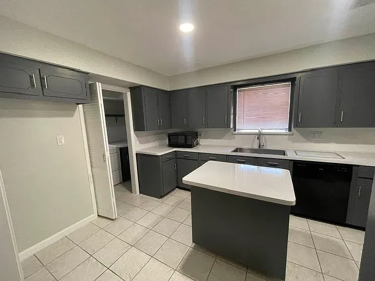 11002 Segrest Dr — Photo 6