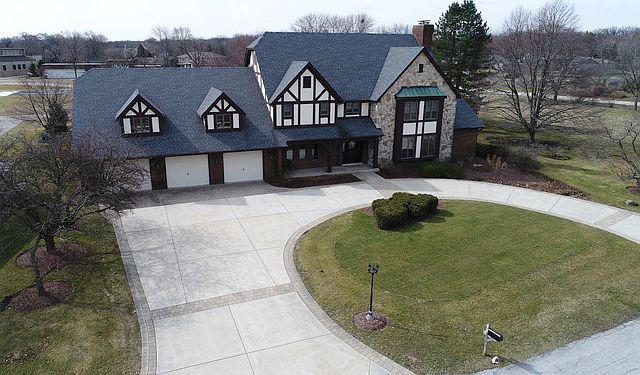 1st image of 825 Lakeside Dr
