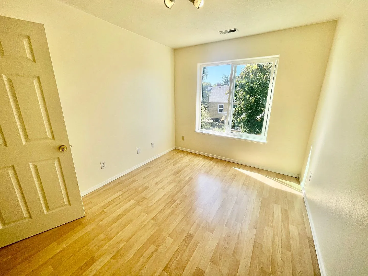 Spacious, Updated 3-Bedroom Home with Den & Fenced Patio, Near Alberta! — Photo 3