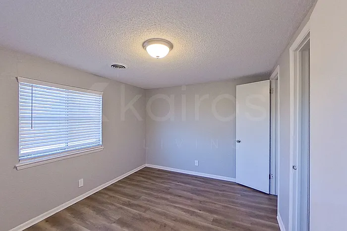 208 4th Ave — Photo 6