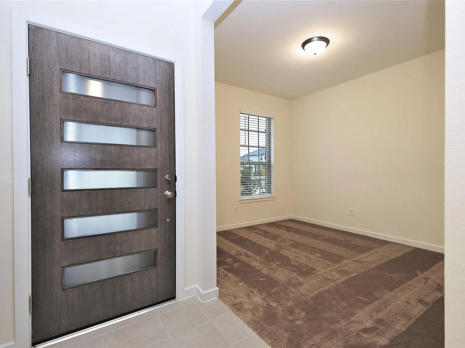 3 bed, 2.0 bath, 1750 sqft, $2,200 — Photo 3