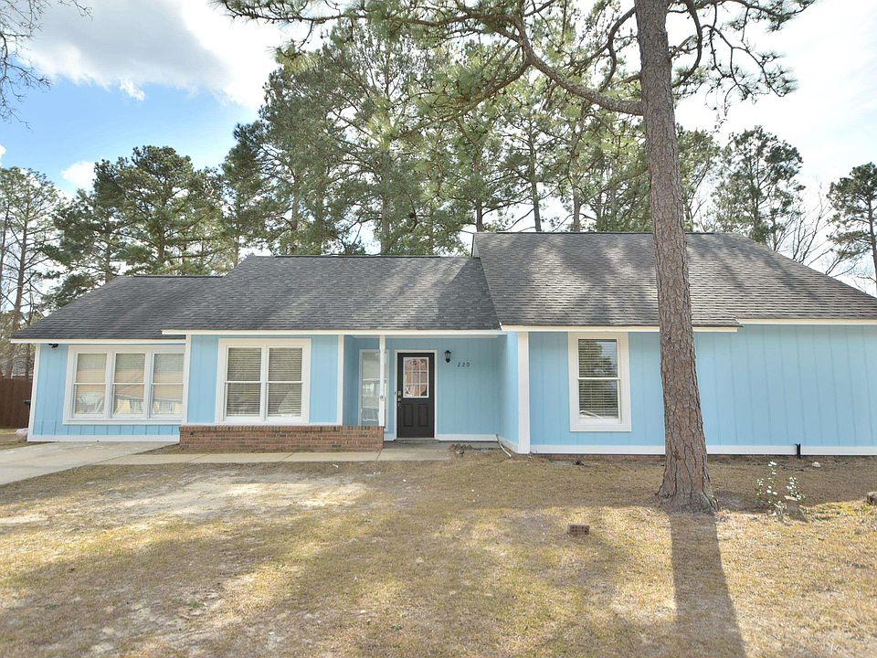 1st image of 220 N Chateau Dr