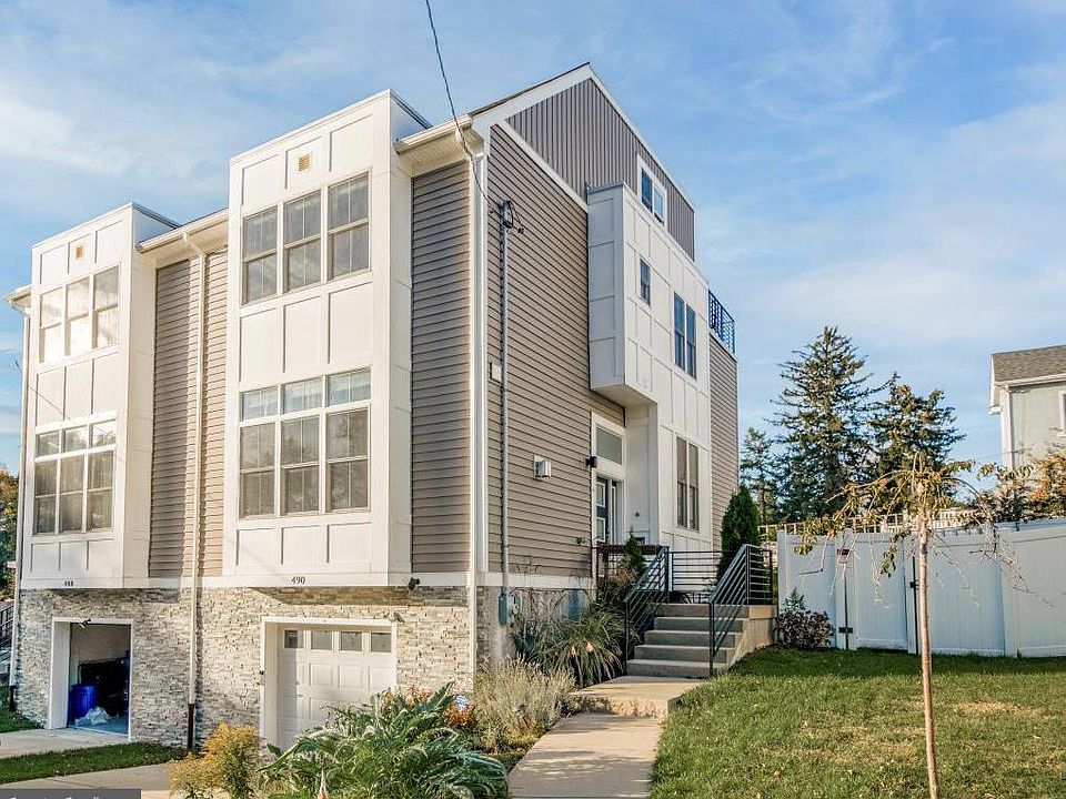 1st image of 490 Evergreen Ave