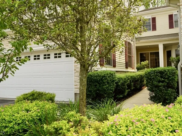 3 Love Ln, Roseland Boro, NJ 07068