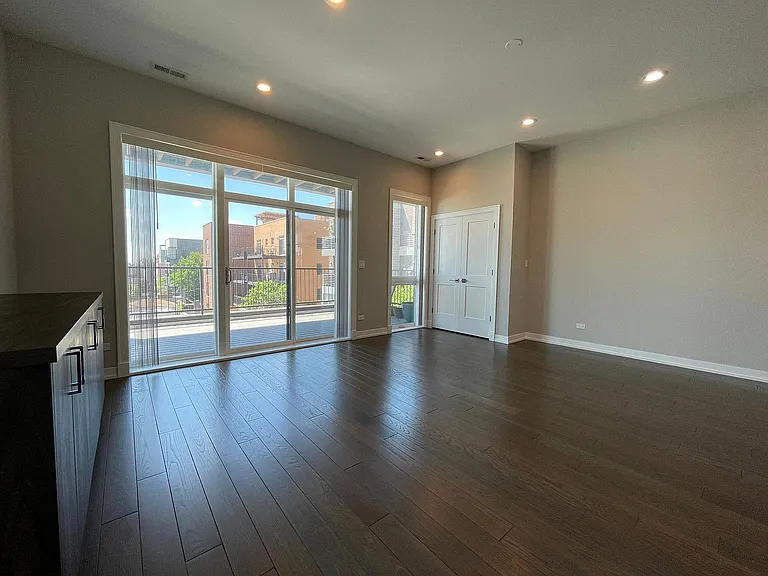 458 N Noble St #3W — Photo 12