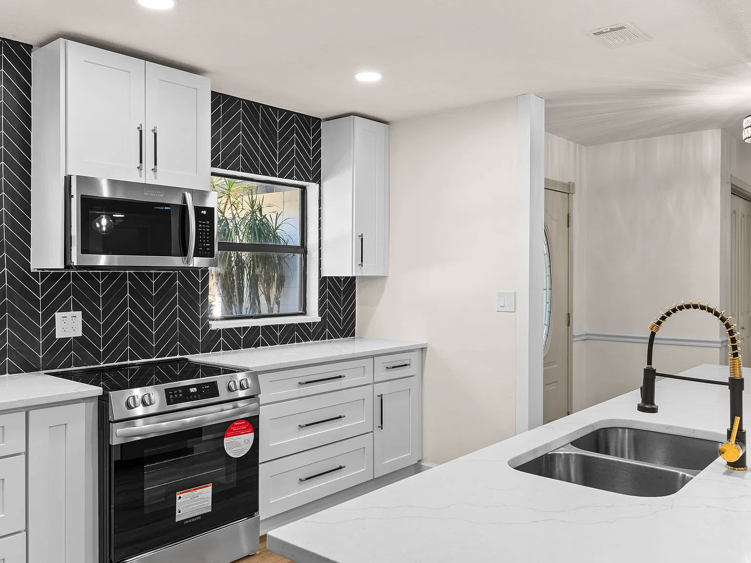 4 bed, 2845 sqft, $3,500 — Photo 3