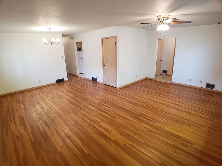 703 E Academy St — Photo 1