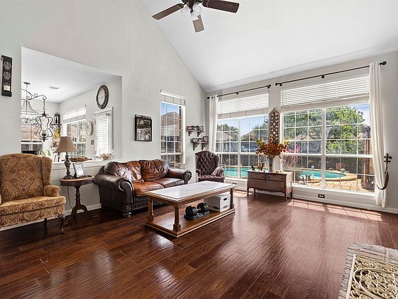5th image of 3014 Bluewood Dr