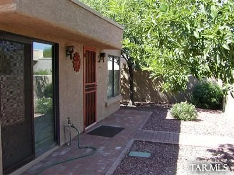 4478 E Kleindale Rd — Photo 3