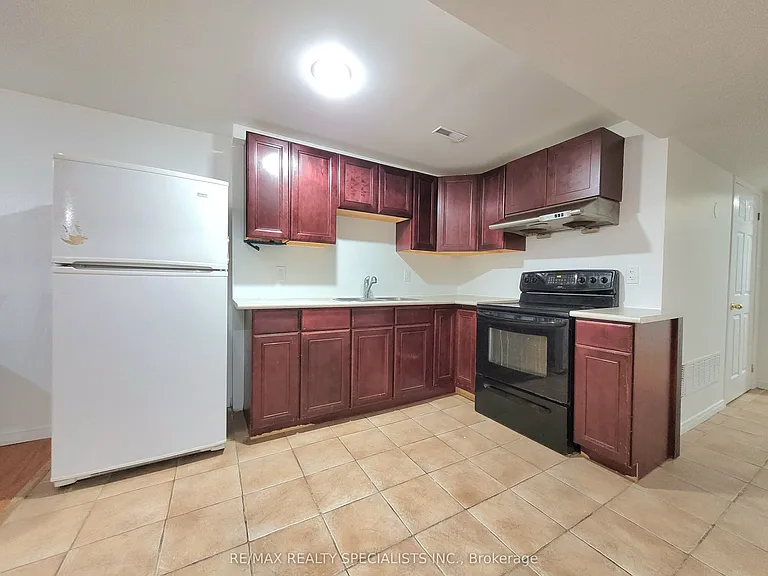 24 Blazing Star Dr #BASEMENT — Photo 4