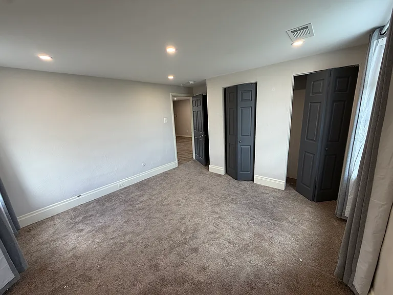 2822 Broadway Ave #3 — Photo 19