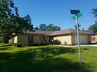 1722 Crest Hill Dr, Conroe, TX 77301