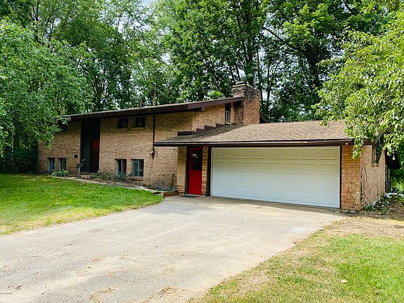 2nd image of 9090 Lake Forest Dr