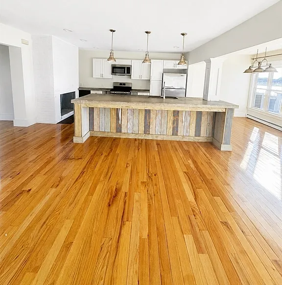 4 bed, 2.0 bath, 2600 sqft, $5,700 — Photo 3