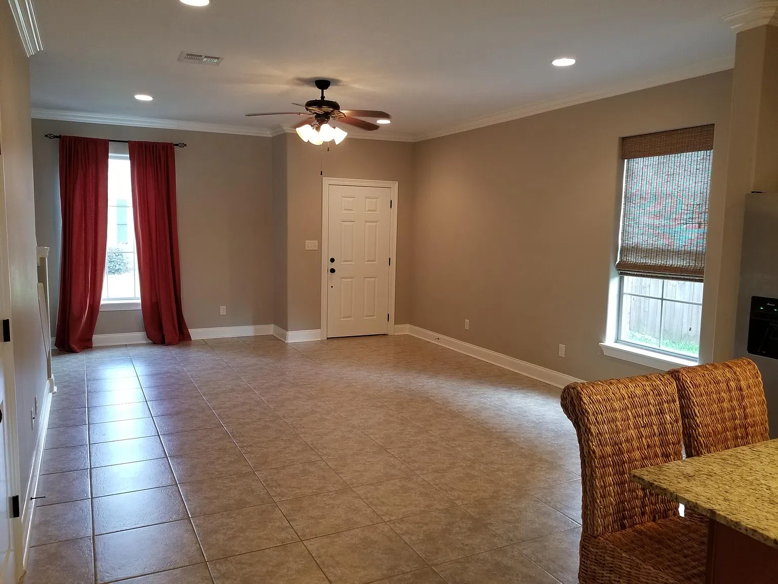 3 bed, 2.5 bath, 1409 sqft, $1,650 — Photo 4