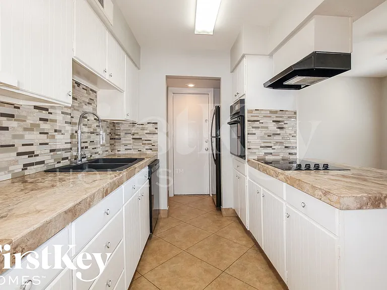 2324 E Paradise Dr — Photo 7