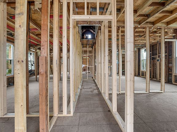 3rd image of 207 CORNELL AVE