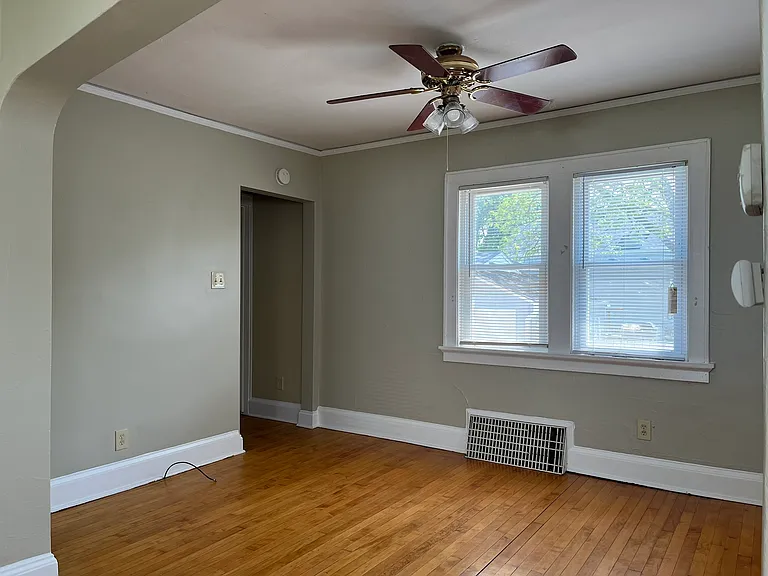 2223 E Vollmer Ave — Photo 10