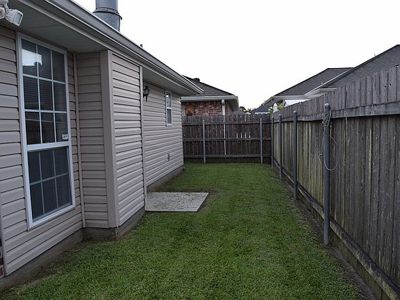 2nd image of 370 Garden View Dr