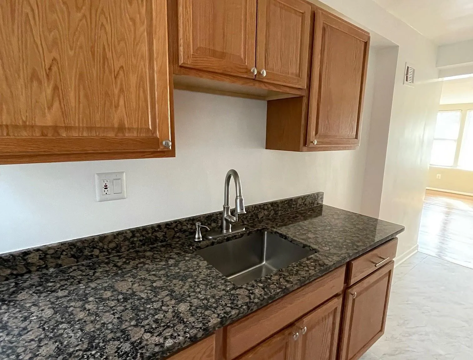 Ruatan Row, LLC — Photo 3