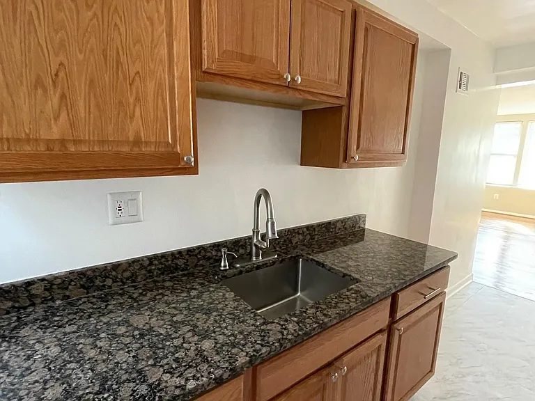 Ruatan Row, LLC — Photo 3