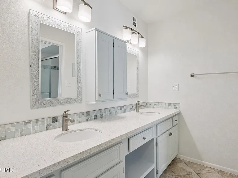 3526 E Sahuaro Dr — Photo 19