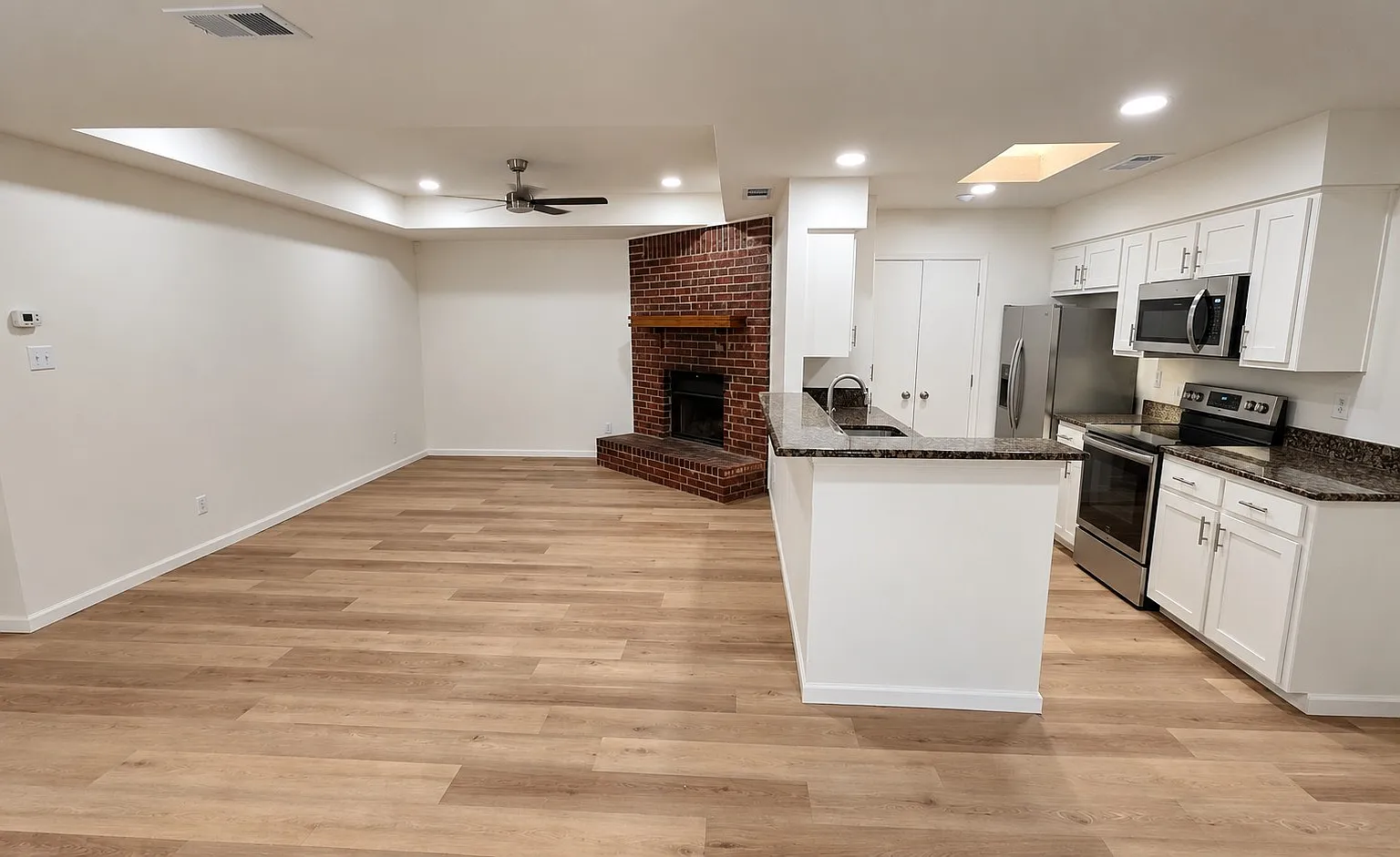 2 bed, 1014 sqft, $2,050 — Photo 2