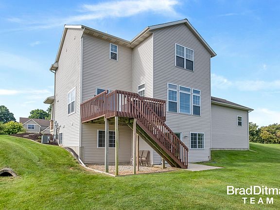 4th image of 3179 Sebe St