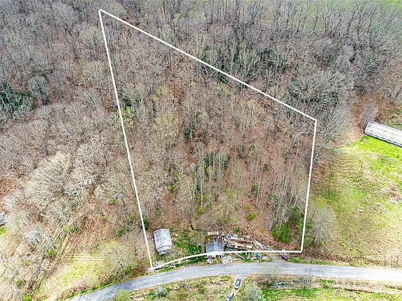 3rd image of 2828 Chandler Creek Rd